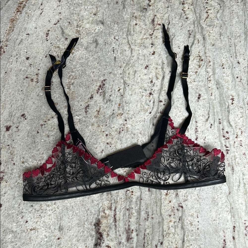 Victoria Secret love lace garter belt - Picture 2 of 4